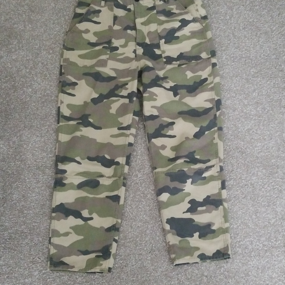 camo capris